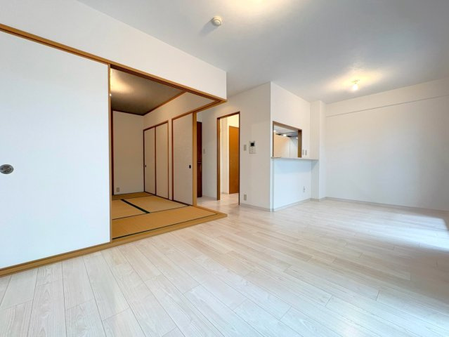 ◆リフォーム済みの美室◆広々専用庭＆テラス付き３LDK◆ディオ・フェルティ丹波橋右芳館の居間・リビング|リビング