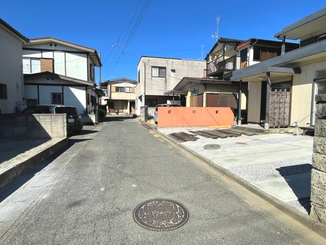 藤岡市藤岡　中古1190の前面道路含む現地写真
