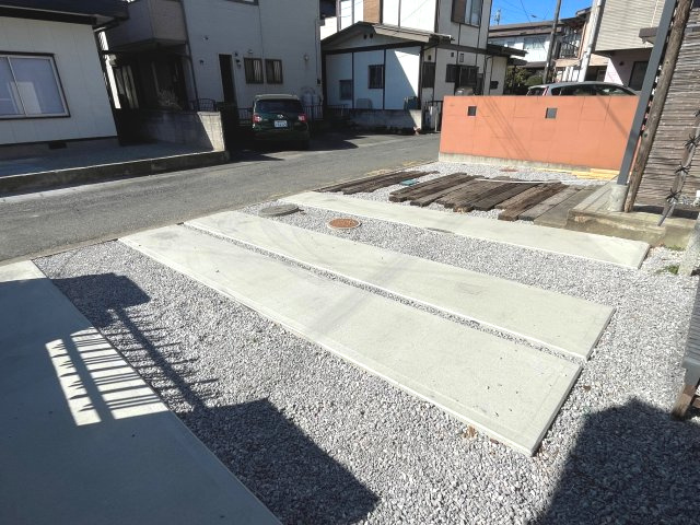 藤岡市藤岡　中古1190の駐車場