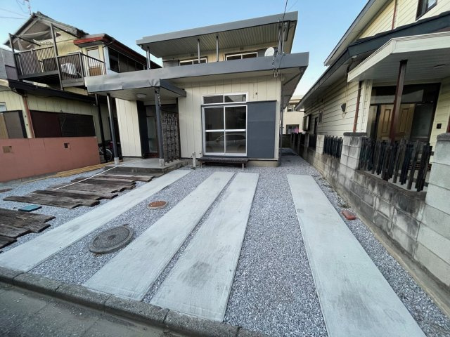 藤岡市藤岡　中古1190の駐車場