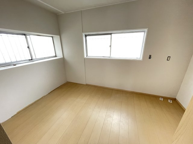 藤岡市藤岡　中古1190の洋室