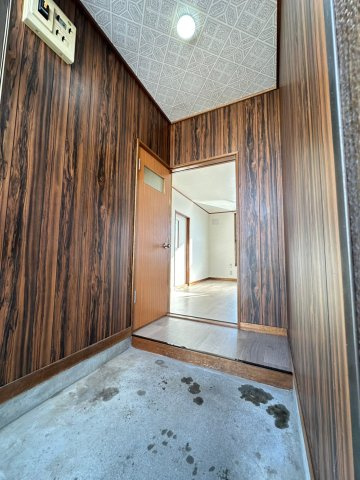 釧路市大楽毛西２丁目のアパートの玄関