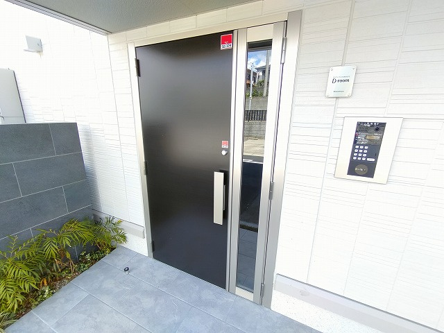 神戸市長田区片山町１丁目のアパートのエントランス