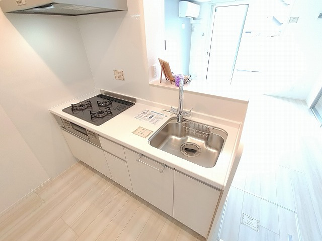 神戸市長田区片山町１丁目のアパートのキッチン|システムキッチン（ガス3口）