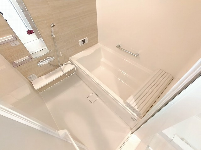 神戸市長田区片山町１丁目のアパートの浴室|追い焚き機能付き