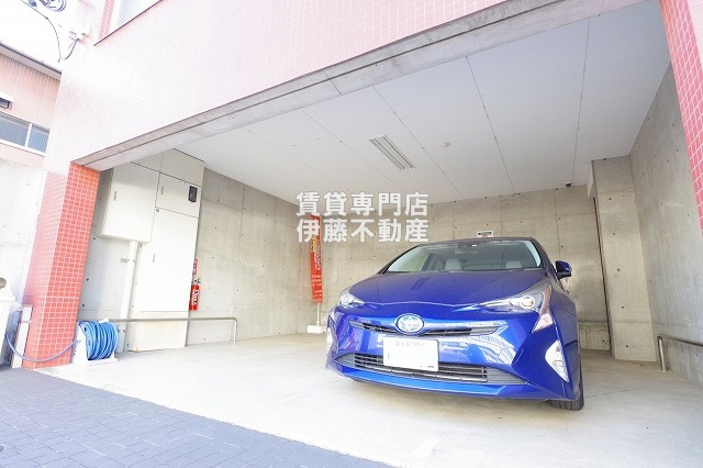 マリアロッソ天神山の駐車場