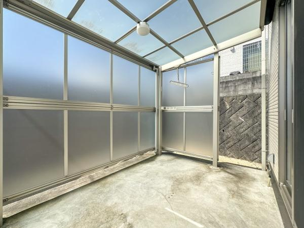 つるさき陽光台　中古の内装|屋外テラスは急な雨でも安心ですね♪