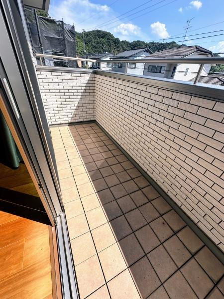 つるさき陽光台　中古のバルコニー|2階バルコニーは日当たり良好◎　お洋服やお布団がカラッと乾きます♪
