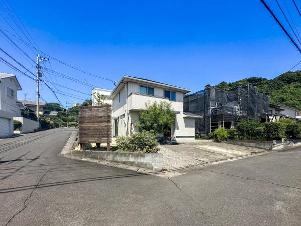 つるさき陽光台　中古の前面道路含む現地写真