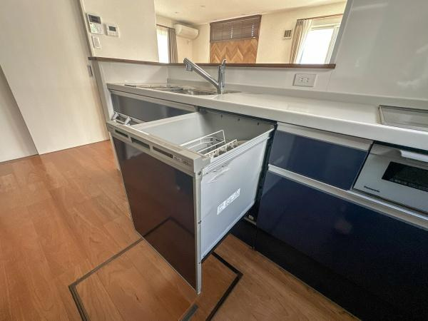 つるさき陽光台　中古のキッチン|家事の時短が叶う食器洗乾燥機がついています♪
