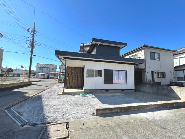 藤岡市藤岡　中古1390の前面道路含む現地写真