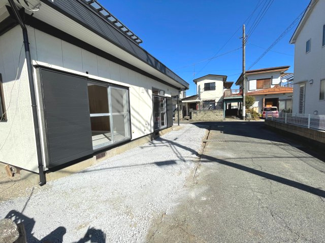 藤岡市藤岡　中古1390の前面道路含む現地写真