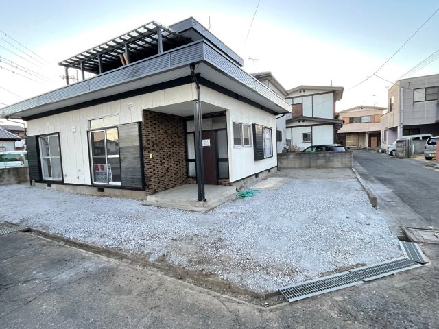 藤岡市藤岡　中古1390の前面道路含む現地写真