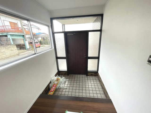 藤岡市藤岡　中古1390の玄関