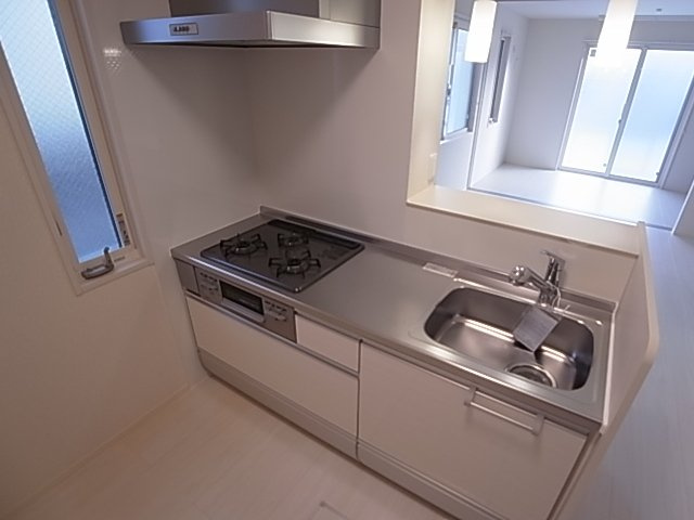 神戸市須磨区月見山町３丁目のアパートのキッチン|システムキッチン（ガス3口）