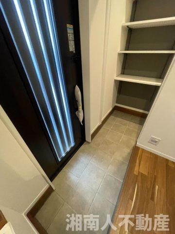 茅ヶ崎市萩園　新築戸建ての玄関|落ち着いた玄関です