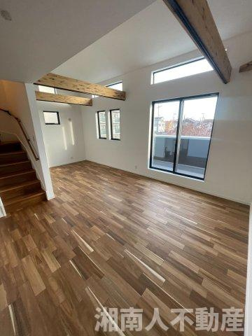 茅ヶ崎市萩園　新築戸建ての居間・リビング|ゆったりとした居間です