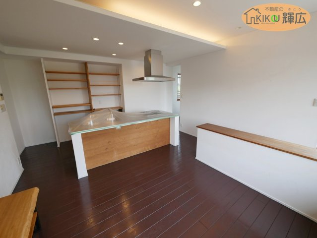 【居間・リビング】 | 姫路市北新在家2丁目　店舗付住宅