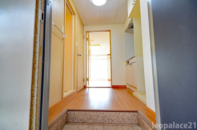 【玄関】 | レオパレスクレール | 設備・仕様は号室により異なる為、現況を優先致します。