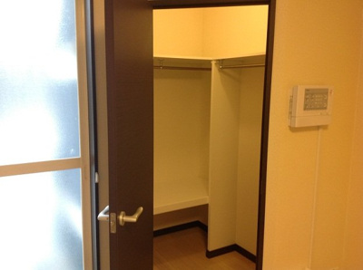 【収納】 | レオネクストコーラルアイル小倉 | 洋服かけ放題ですね☆