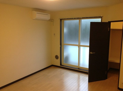 【居間・リビング】 | レオネクストコーラルアイル小倉 | 1階はフローリング、２回はカーペットになります。