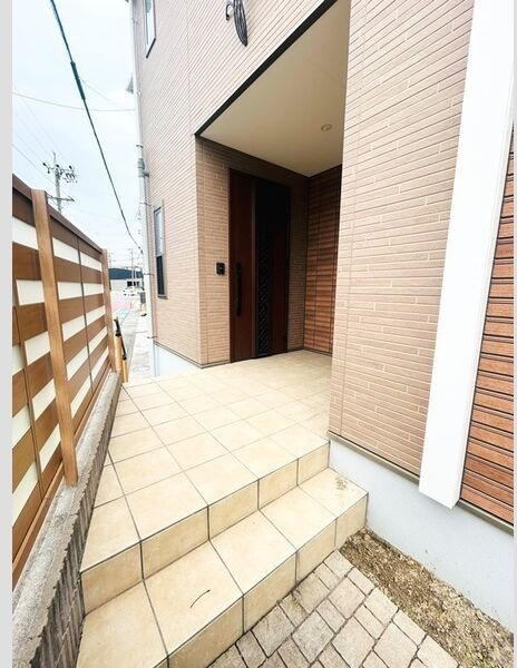 谷田町北屋下戸建のエントランス