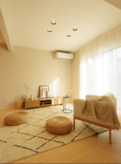 【居間・リビング】 | 宇都宮市末広１丁目　戸建 | 南向きリビング