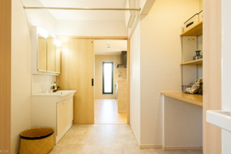 【独立洗面台】 | 宇都宮市末広１丁目　戸建 | 洗面脱衣所とキッチンの導線が繋がった２wayキッチン