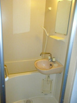 コンパクトで使いやすいお風呂です