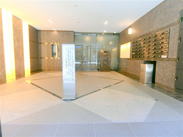 ルーブル大森西弐番館のエントランス