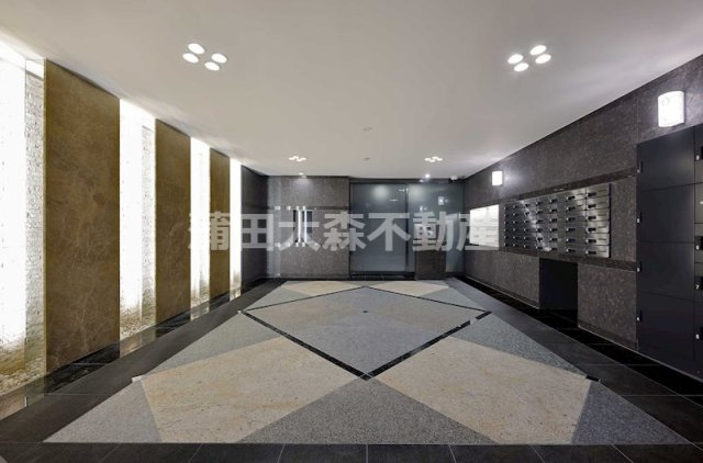 ルーブル大森西弐番館のエントランス|防犯カメラTVモニター付オートロック宅配BOXメールBOX管理人室　エントランス