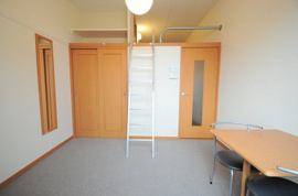 こちらの居間で趣味の時間をお楽しみください