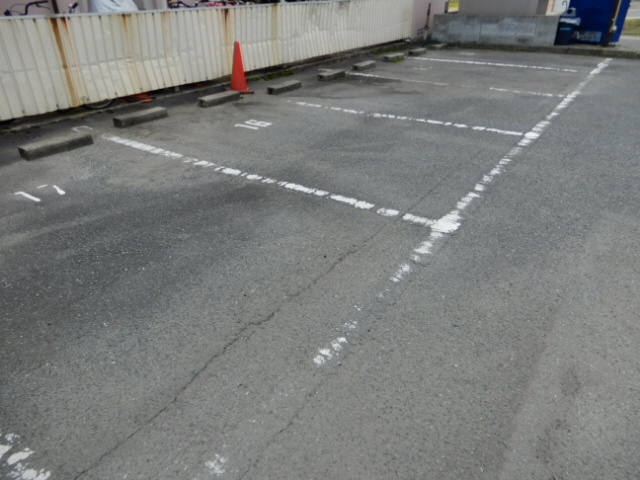 アネックス堂本の駐車場
