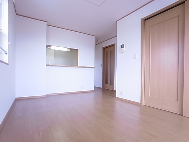 神戸市須磨区東落合２丁目のアパートの居間・リビング