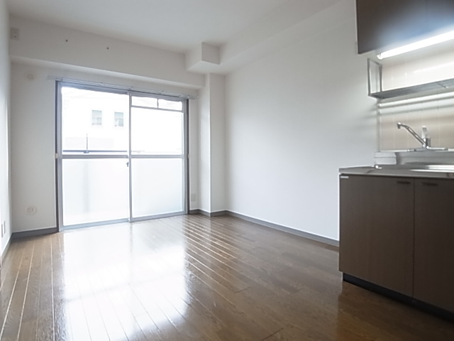 神戸市長田区長尾町２丁目の賃貸マンションの居間・リビング