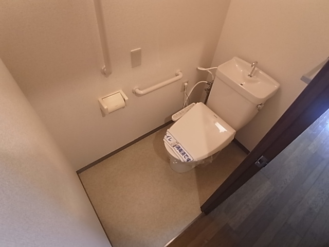 神戸市長田区長尾町２丁目の賃貸マンションのトイレ