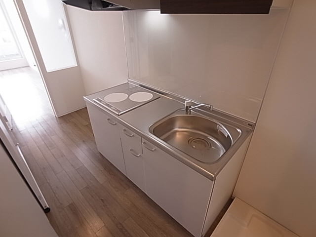 神戸市須磨区北町３丁目のアパートのキッチン|システムキッチン（ＩＨ２口コンロ）