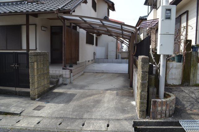 つつじが丘南3丁目中古戸建ての駐車場