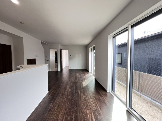 高浜市屋敷町23-1期　新築分譲住宅　２号棟の居間・リビング