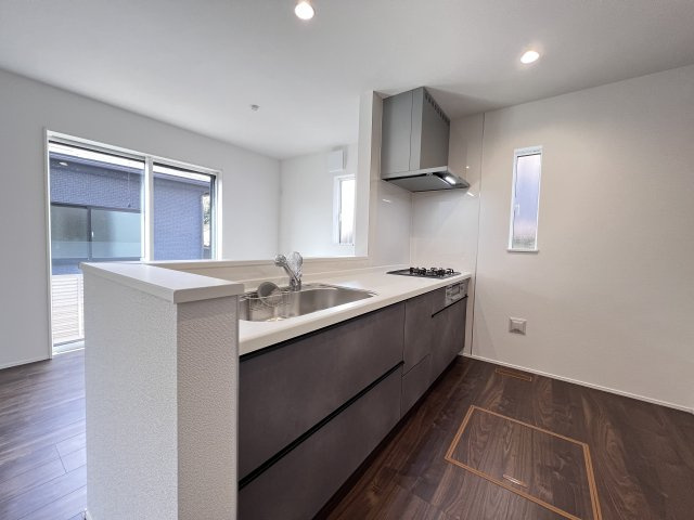 高浜市屋敷町23-1期　新築分譲住宅　２号棟のキッチン