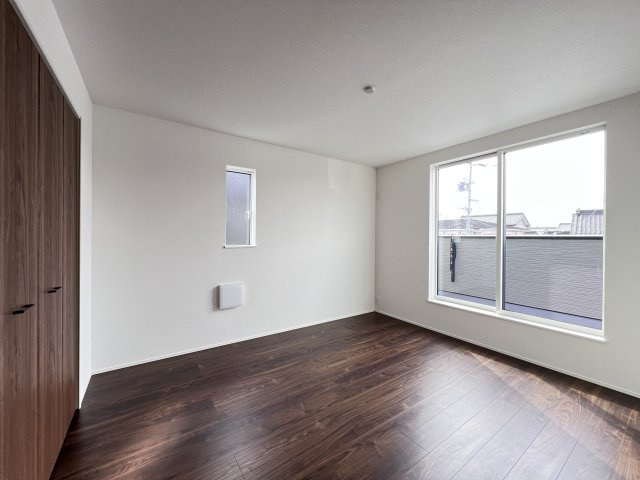 高浜市屋敷町23-1期　新築分譲住宅　２号棟の洋室|6帖洋室。