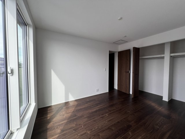 高浜市屋敷町23-1期　新築分譲住宅　２号棟の収納|クローゼット有り。