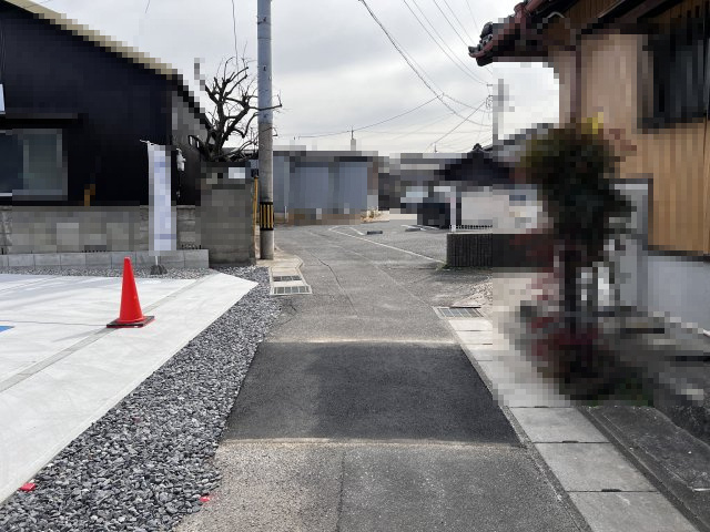 高浜市屋敷町23-1期　新築分譲住宅　２号棟の前面道路含む現地写真