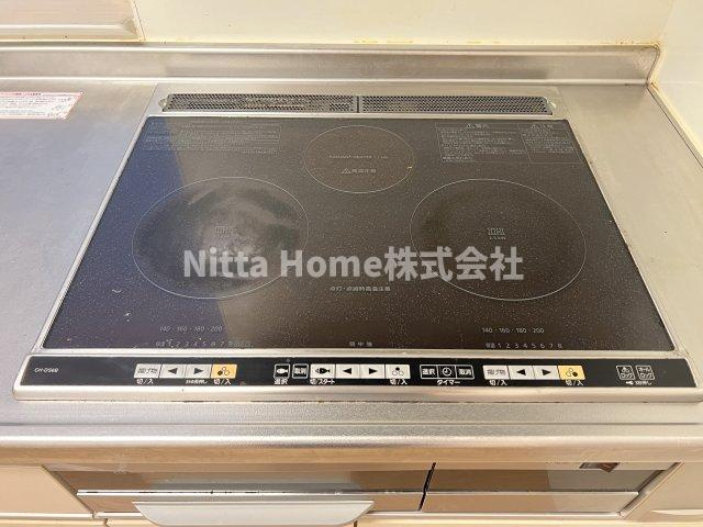サニークレスト三和の設備|お掃除のしやすいIHです(^^)/