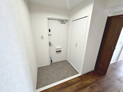 【玄関】 | 藤和さやまハイタウンB棟 | 玄関にシューズボックスありますよ♪玄関周りもスッキリ片付きますね！