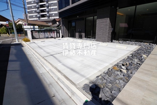 ISM平安通(イズムヘイアンドオリ)/(旧ビーロット平安通レジデンス)の駐車場