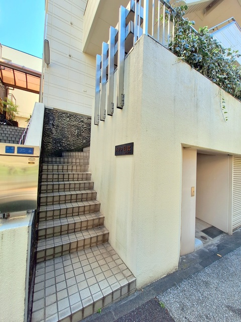 メゾン日比のロビー