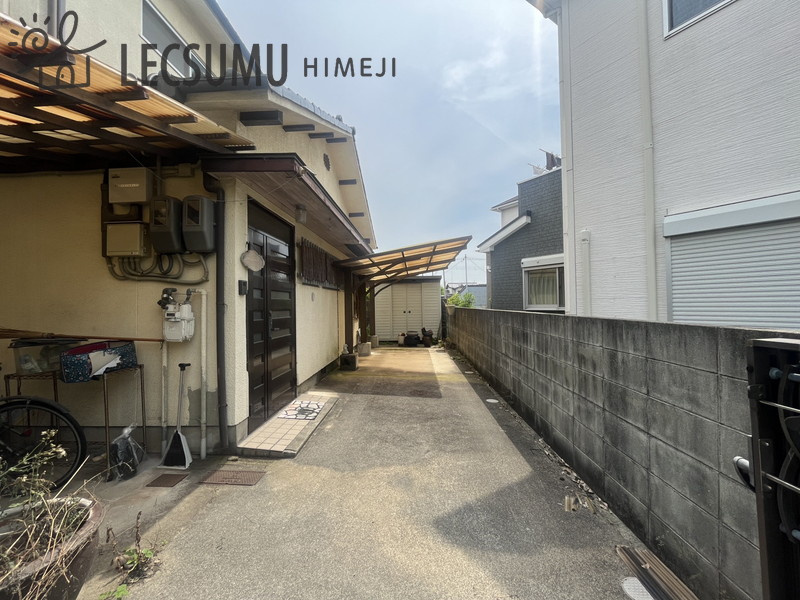 姫路市八代/中古戸建の駐車場
