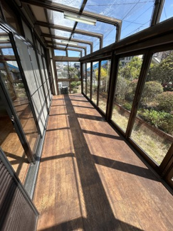 【内装】 | 金沢区能見台３丁目　戸建 | サンルーム：お庭も眺めることができるスペースです。