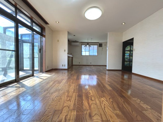 【居間・リビング】 | 金沢区能見台３丁目　戸建 | リビング全体の様子